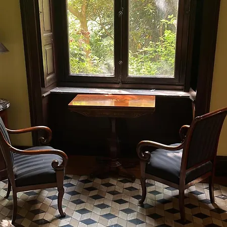 Angela Neuer Rosengarten فيلة