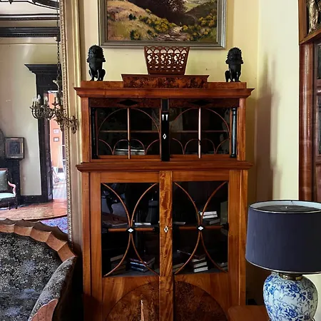 Angela Neuer Rosengarten فيلة