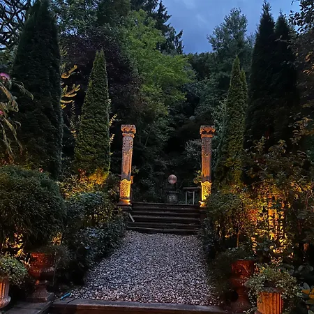 Angela Neuer Rosengarten فيلة فلبرت