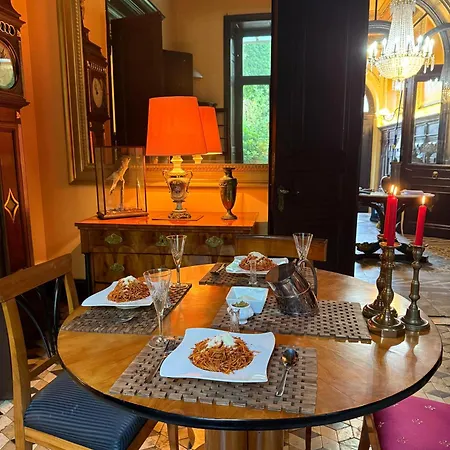 Angela Neuer Rosengarten فلبرت