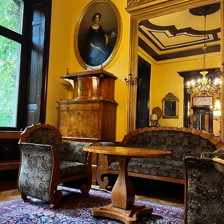 Angela Neuer Rosengarten فيلة