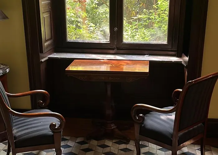 Angela Neuer Rosengarten Villa