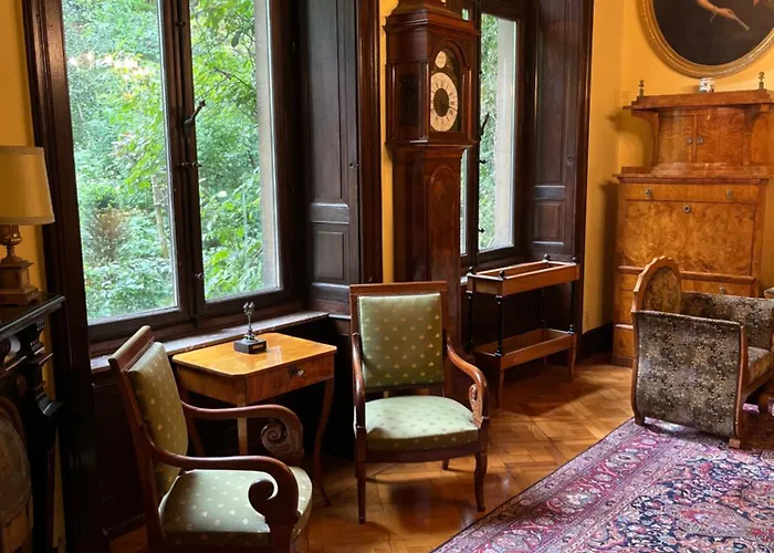 Angela Neuer Rosengarten Villa *