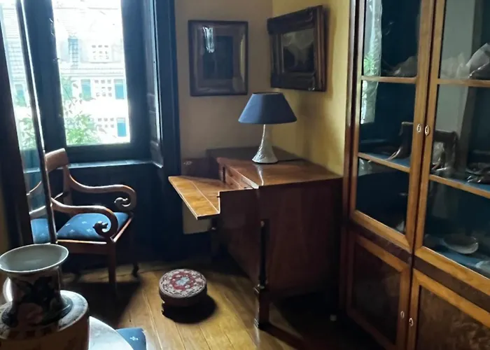 Angela Neuer Rosengarten Villa