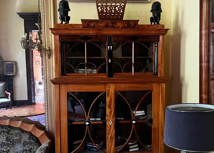 Angela Neuer Rosengarten Villa